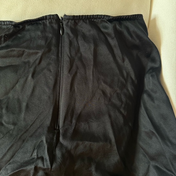 Reformation Benson silk mini skirt with zipper in back. - Picture 2 of 2